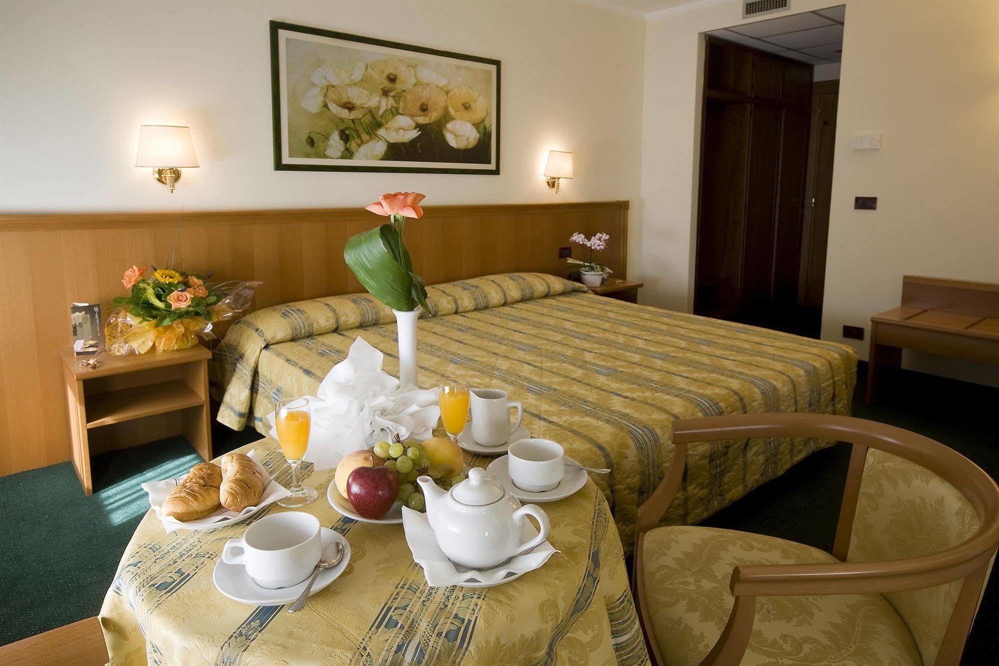 Hotel Galant Venaria Reale Buitenkant foto