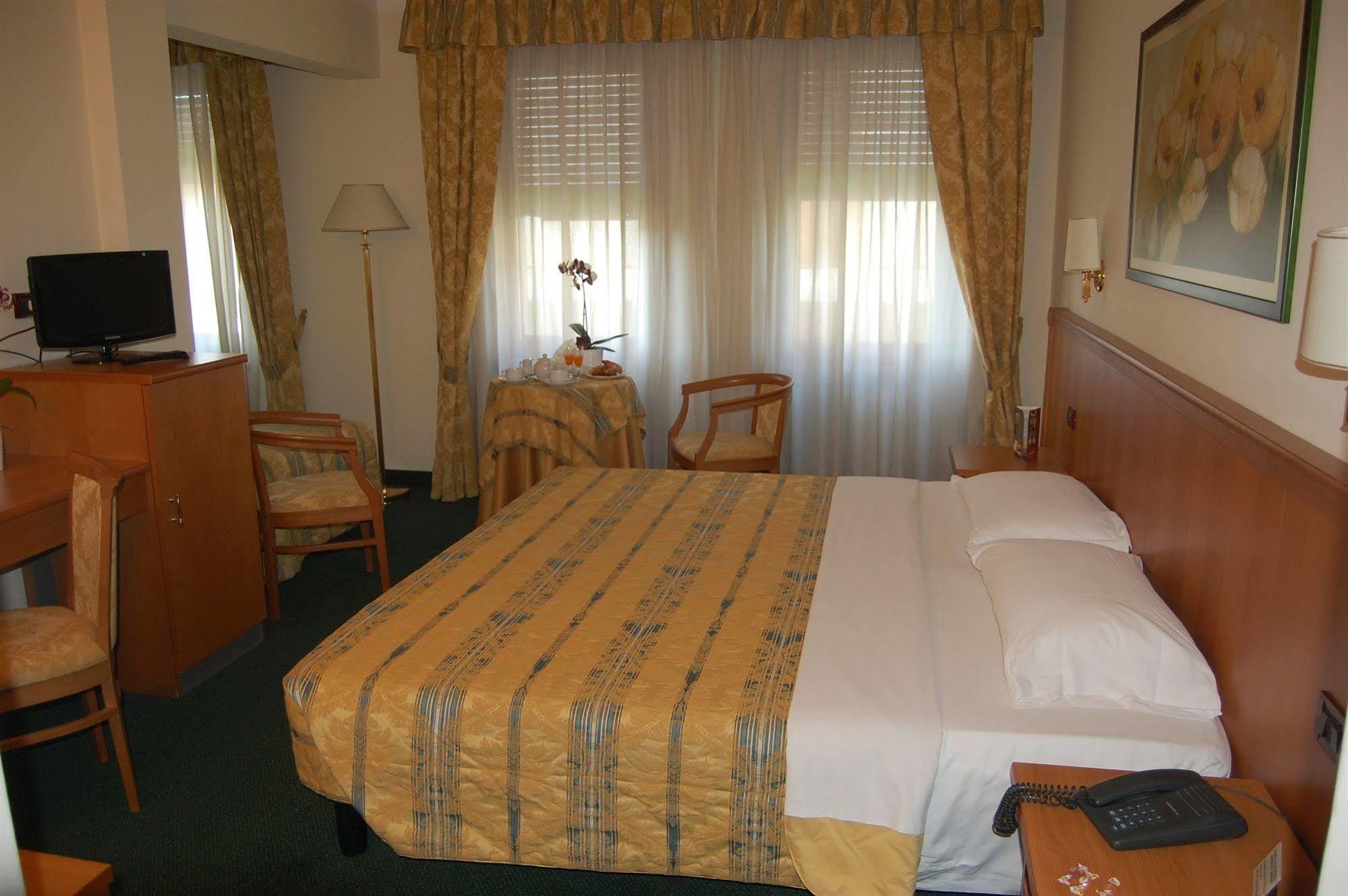 Hotel Galant Venaria Reale Buitenkant foto