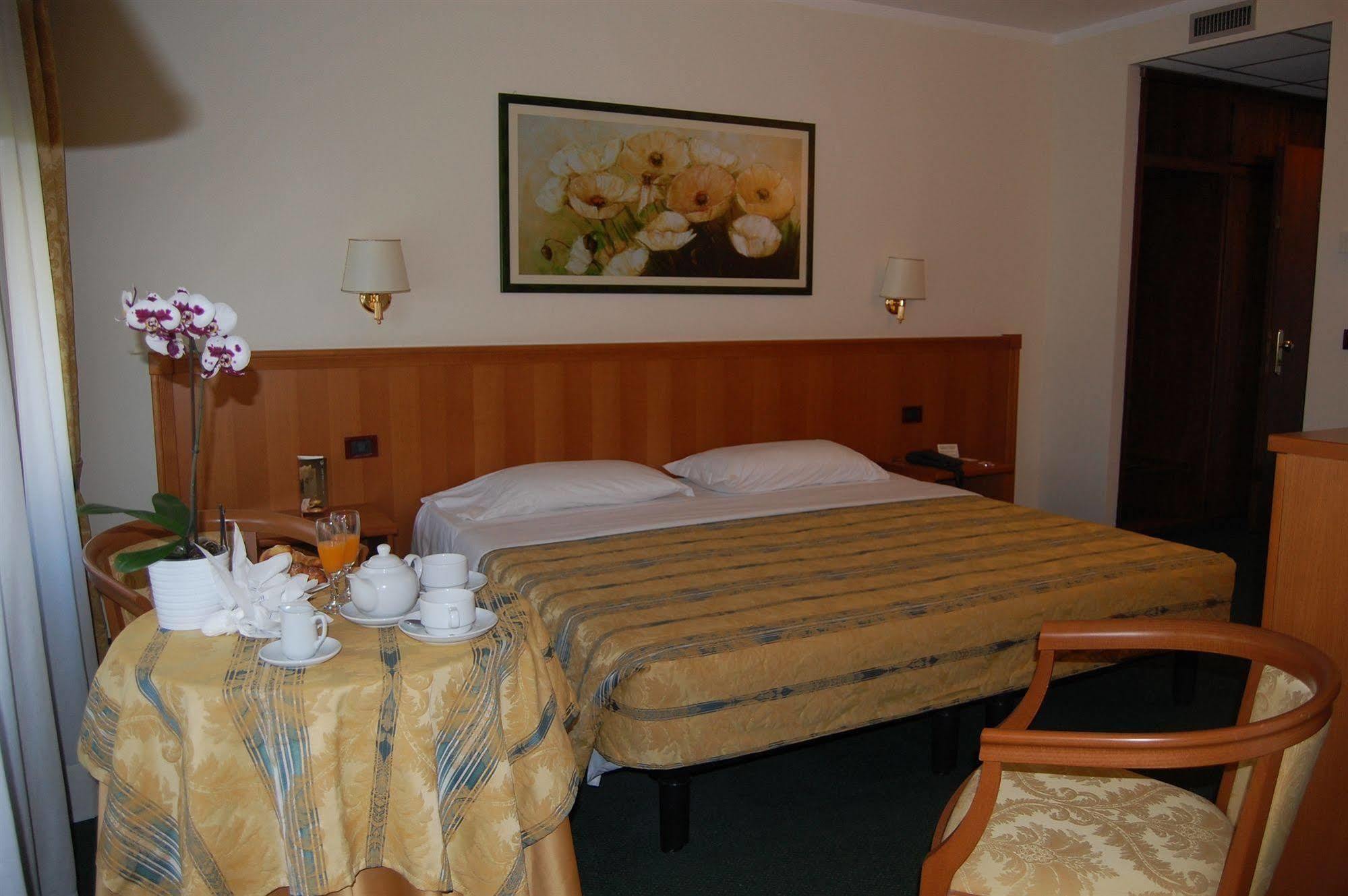 Hotel Galant Venaria Reale Buitenkant foto